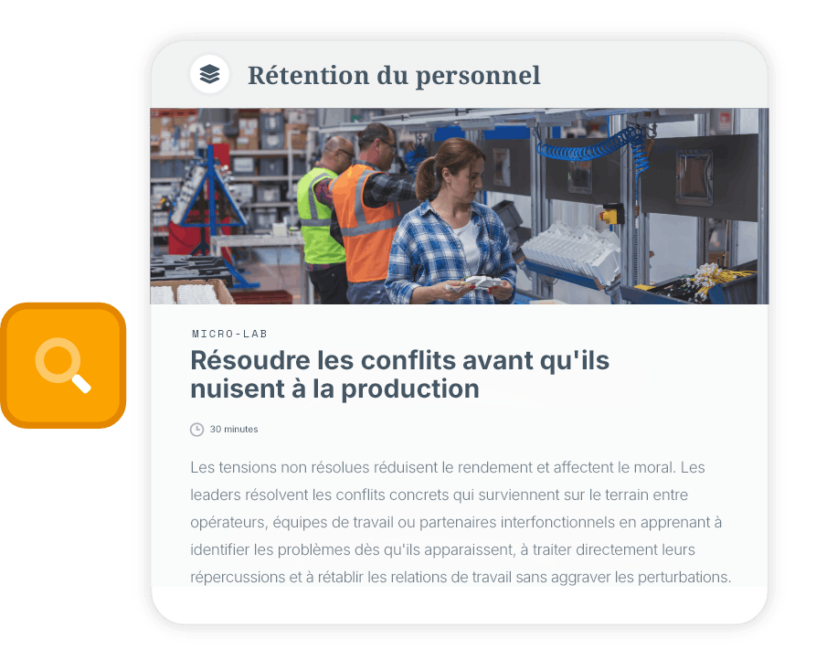Les travailleurs de l’industrie manufacturière assemblent des composants sur une chaîne de production dans une usine. La carte superposée intitulée « Rétention de la main-d’œuvre » fait la promotion d’un micro-laboratoire intitulé « Résoudre les conflits avant qu’ils ne perturbent la production », axé sur la résolution précoce des tensions sur le lieu de travail afin de maintenir la productivité et le moral.