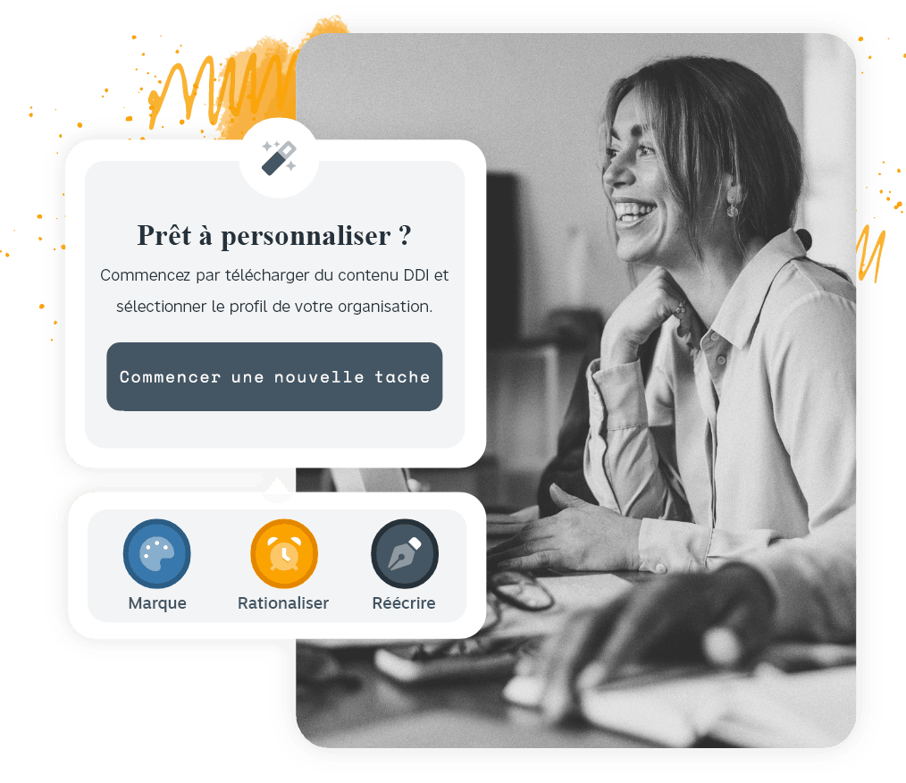Professionnel souriant utilisant une plate-forme de programme personnalisée avec des outils de personnalisation de contenu, de marque, de rationalisation et de réécriture affichés à l’écran.